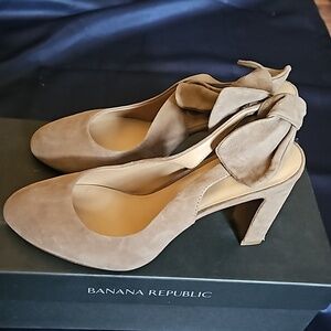 NEW IN BOX Banana Republic Cadi Heels, Size 8, Tan/Mushroom